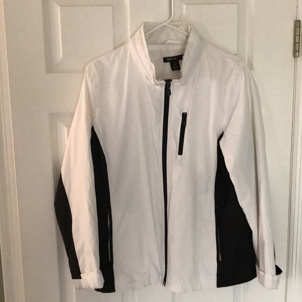 Style & Co Sport medium ladies lightweight jacket. Zipper front